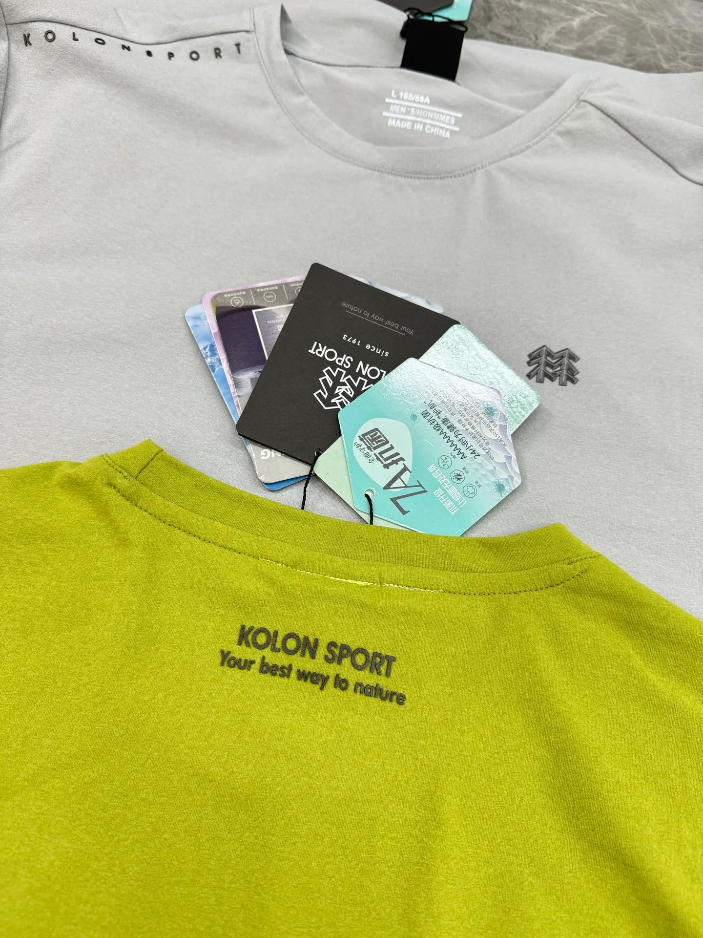 190 ⚜️Buy it if you know the goods! Kolon Sport Kolon Outdoor New Arrival T-shirt. Original product recommendation ❤️ Can be matched as a set. Regular fit outdoor T-shirt. Three-dimensional cutting design. Sports style rhythmic line matching. Comfortable and decent! Original professional outdoor high-tech polyester fabric! Multiple outdoor features. Touch and texture. Breathable holes on both sides. Complete three-dimensional cutting! The fabric is stiff and ribbed. Comfortable and stretchy. Skin-friendly, breathable, cool and comfortable. The three-dimensional upper body is super beautiful, a unique design. All three standards are included. Color: Black.Light Gray.White.Green.Sizes: M-3XL (4xl can be customized) 175/140 pounds recommended L